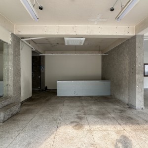 성수동 가시성 높은 통유리 30평대 공간, 슬라이드 이미지 2